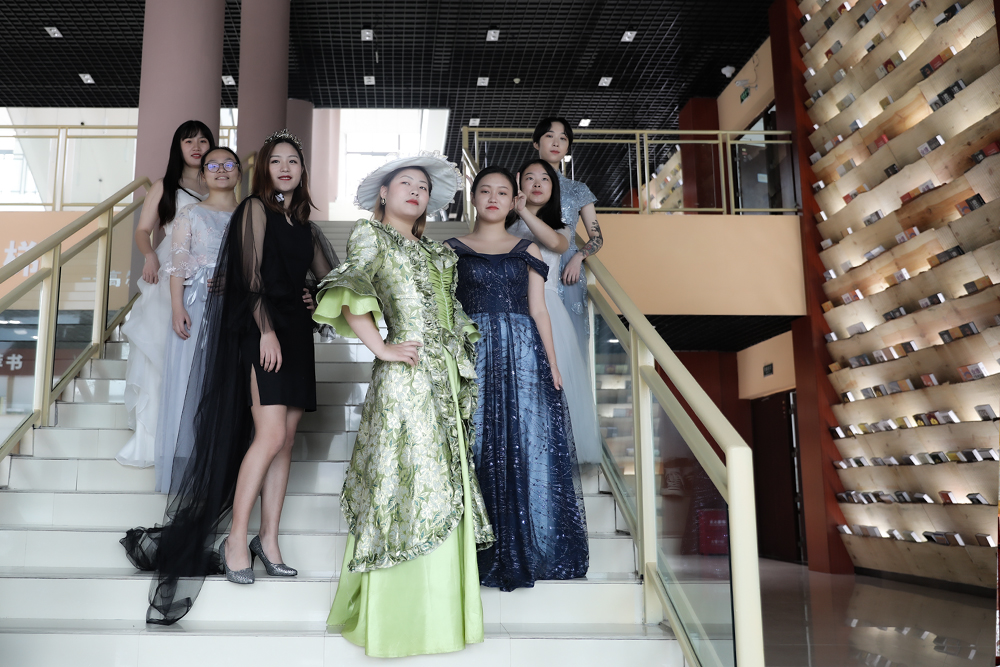 水电校网红图书馆